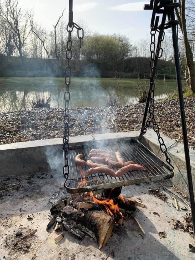 Arcadia Safari Tent In Private 5 Acre Field Рексем Экстерьер фото