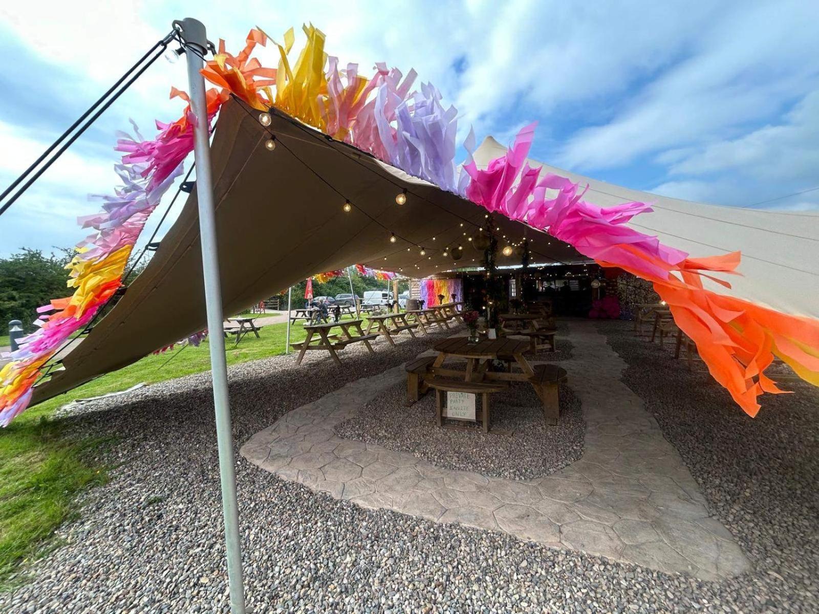 Arcadia Safari Tent In Private 5 Acre Field Рексем Экстерьер фото