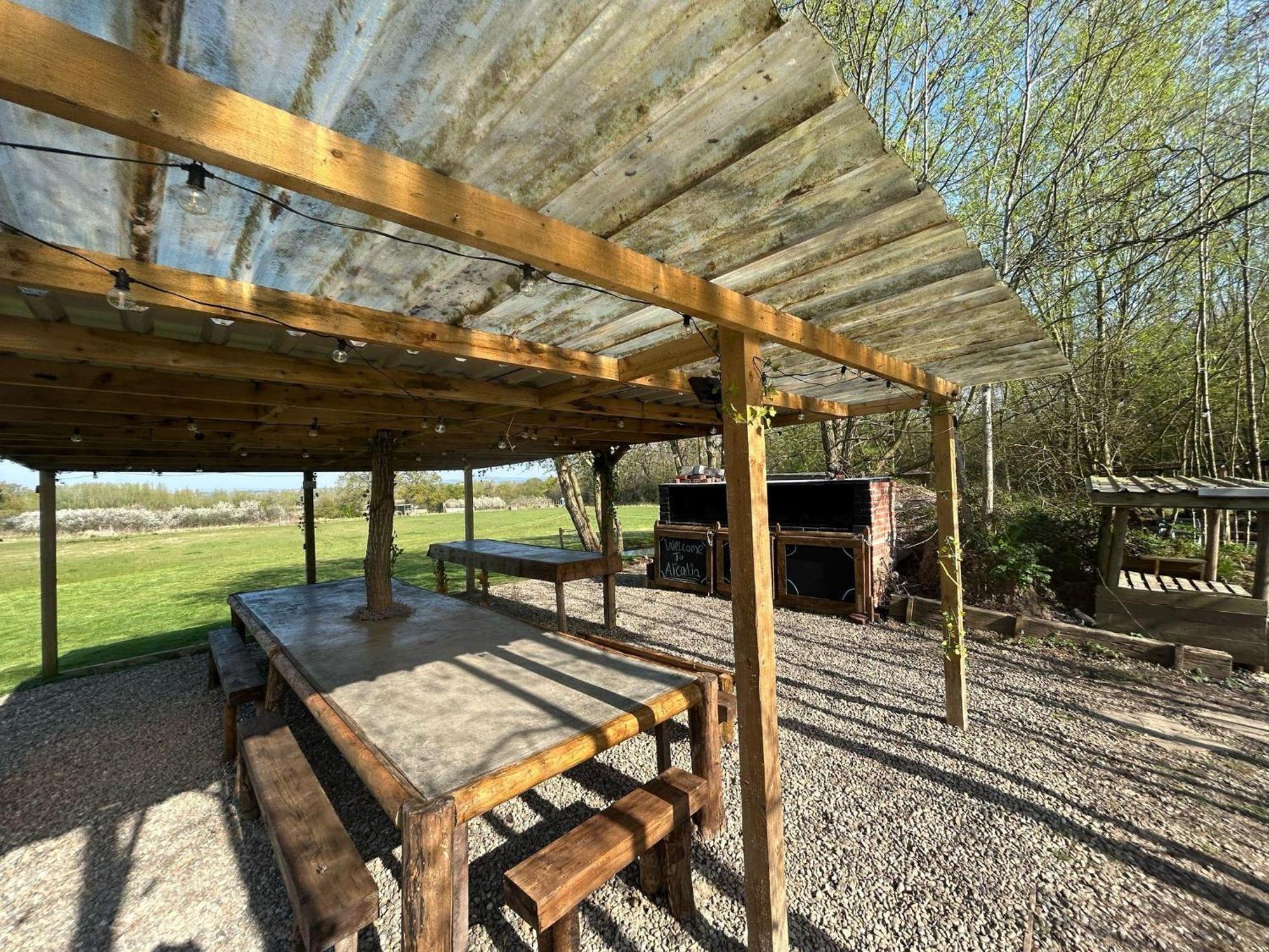 Arcadia Safari Tent In Private 5 Acre Field Рексем Экстерьер фото